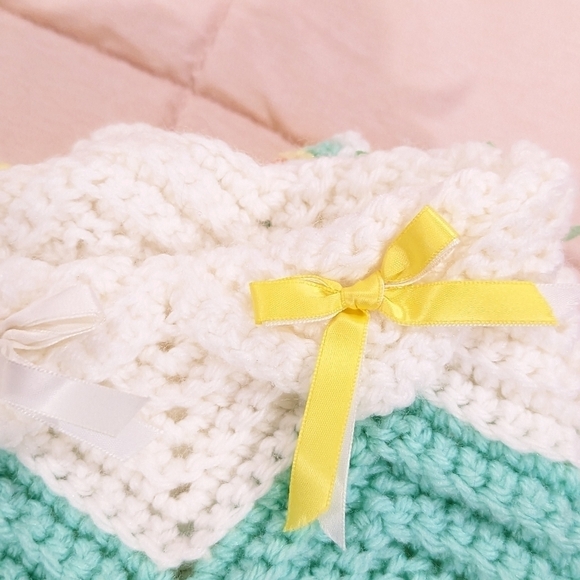 HAND knit chevron crochet blanket 44”x50” - Picture 6 of 8